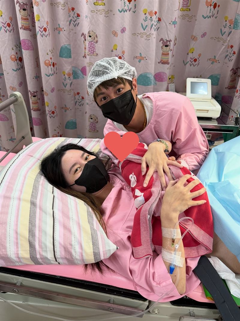 恭喜百萬YTR儒哥當爸了！新婚3個月「升格一家三口」溫馨合照曝光