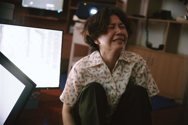 于子育失智症演技爆棚！樂團主唱心碎緊抱　讚嘆：影后果然很厲害