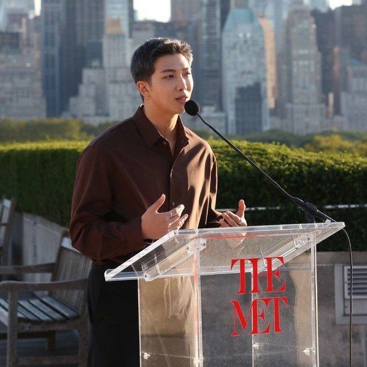 BTS隊長RM超狂！受邀APEC高峰會演講　並列AI教父黃仁勳一眾大咖