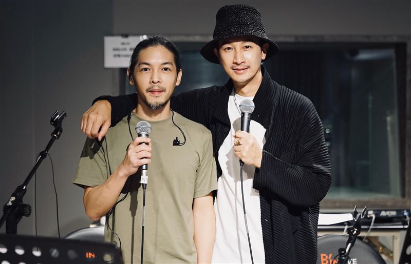 周杰倫一手促成!浪花兄弟「睽違15年合體開唱」天王秒出手祝福