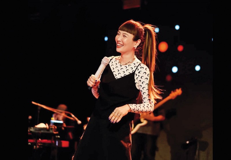 女星認愛小21歲網紅 他竟火速與「前女友」親密出遊