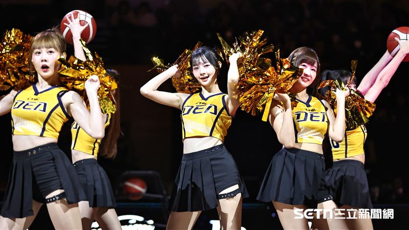 獨家／珮含特攻應援初登場！怕冷鼻水直流　對手罰球她狂尖叫沒女團偶包