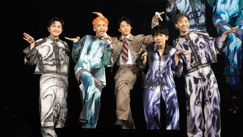 直擊／理想混蛋唱一半　「大咖歌手」衝上台組新團！飆唱千萬神曲