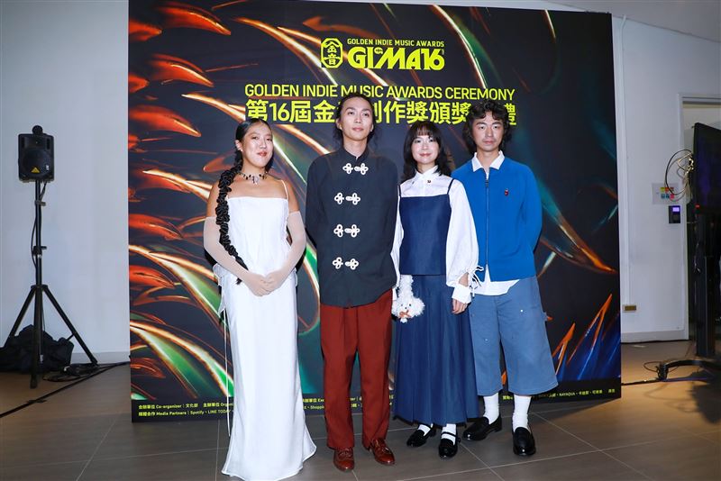 百合花主唱扮女裝　「真實原因」藏洋蔥！金音獎攜手李竺芯開唱