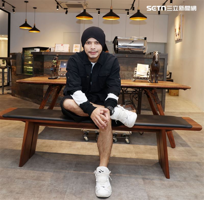 黃明志捲謝侑芯猝死案!稱遭勒索警打臉 馬媒酸爆:爭議多到維基設專欄