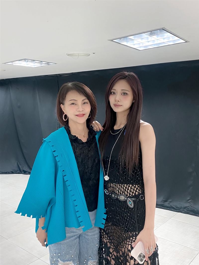 子瑜近照曝光！媽媽被讚美到也可出道　合照宛如姊妹