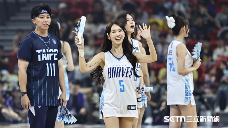 獨家/禾羽第1次應援籃球!心境像4年前棒球初登場 不習慣球迷靠這麼近