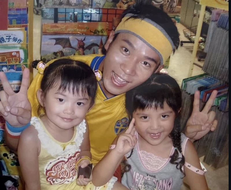 童星變超正姐妹花！20年後同框51歲香蕉哥哥跳舞　「這事沒變」驚呆眾人