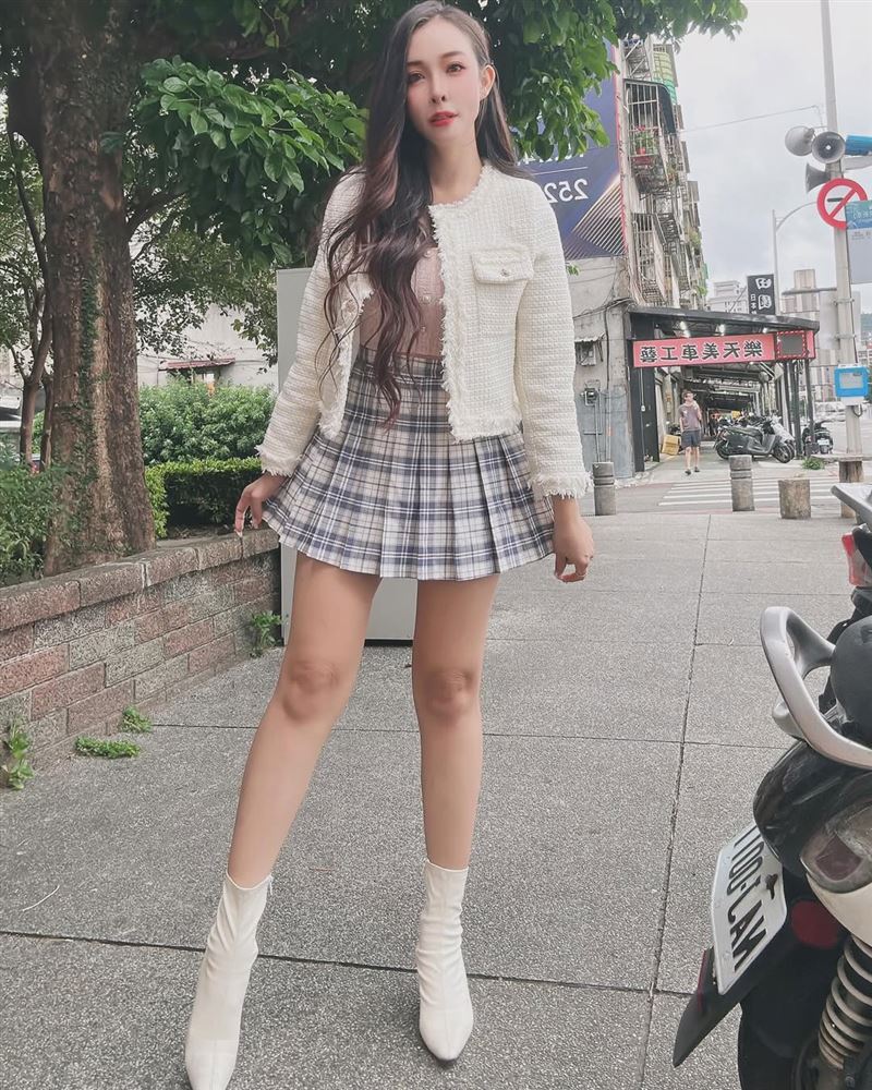 AV女優認了遭黃明志邀大馬「崩潰當玩具」娃娃:他準備「快樂水」餵我!