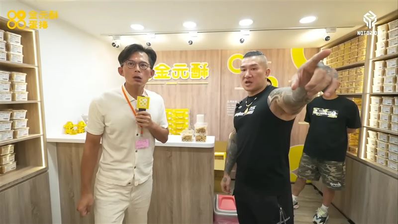 館長怒放話大師兄！揭蛋捲店認賠收攤原因　生財器具狂搬走