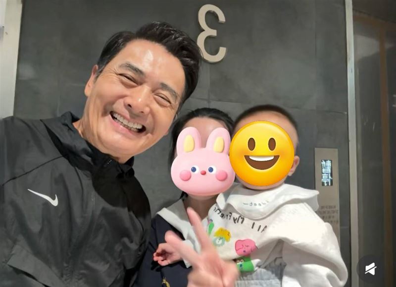 李連杰洪金寶爆換心、注射液體續命！70歲周潤發回春近照曝　網嚇傻