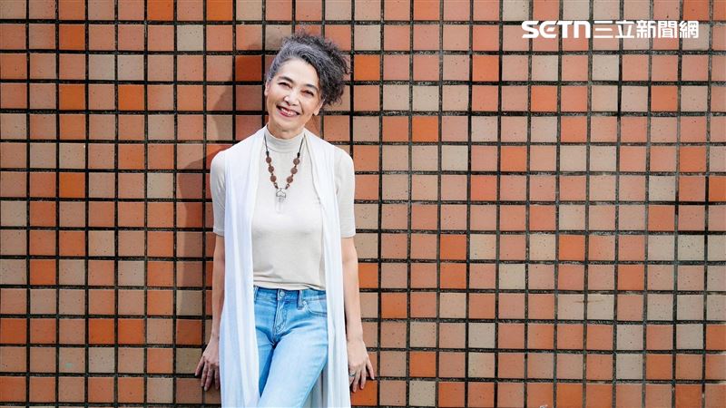 獨家／賴佩霞曾是秀場女神！懷念豬哥亮這件暖心事　重返歌壇開唱吐心境