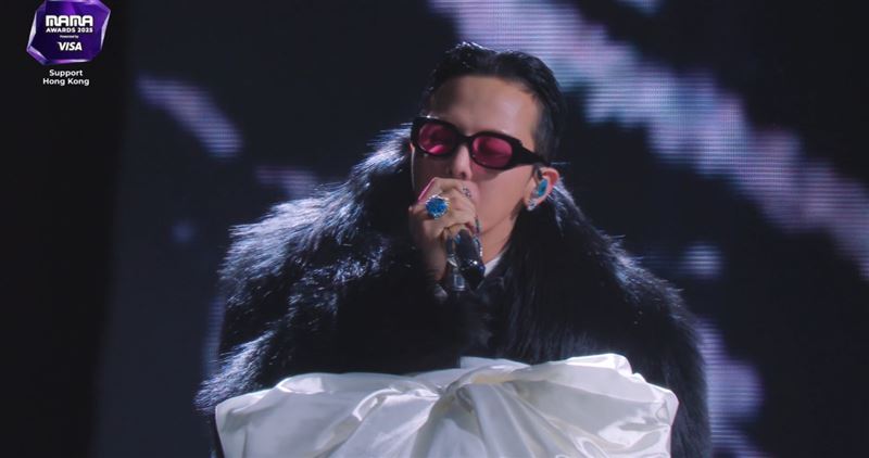 MAMA/GD壓軸登台炸翻全場!獻唱〈無題〉惹淚 獲大讚:像替受災者祈福