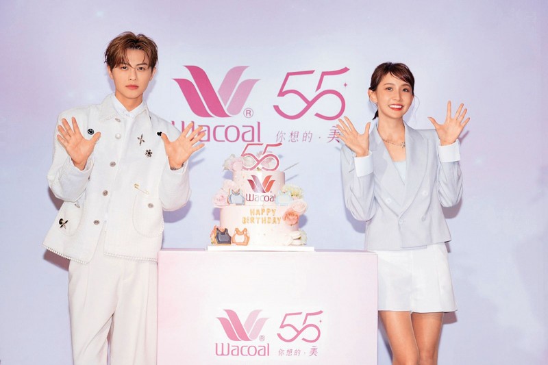 王子成小王「事業、感情全成爛帳」　親出席協商低姿態