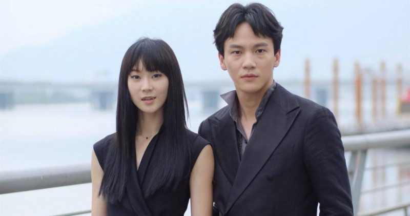 朋友變情人／鍾瑶跟他一吻定情　曹晏豪分手後閃婚