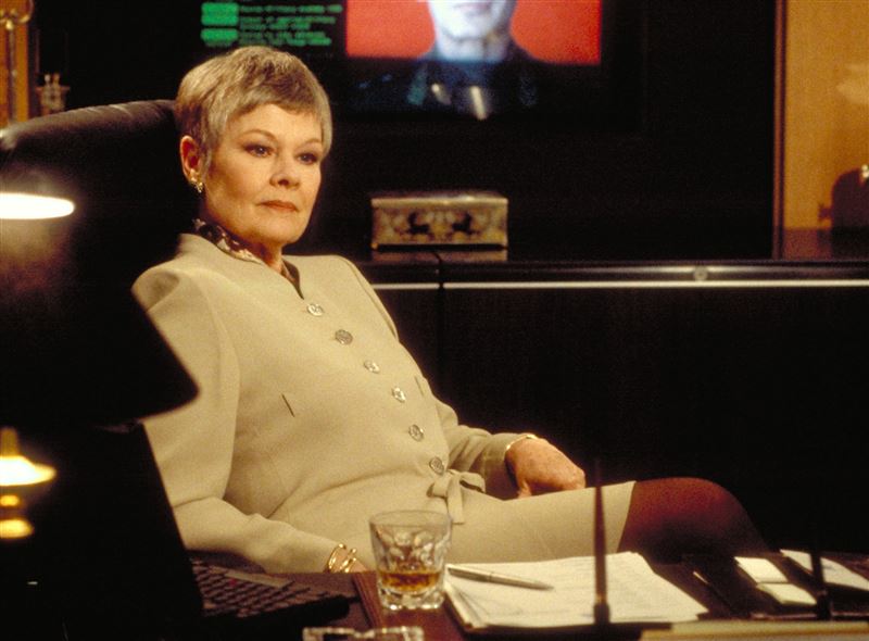 90歲《007》M夫人眼疾惡化「無法認出任何人」　認了恐難再演戲