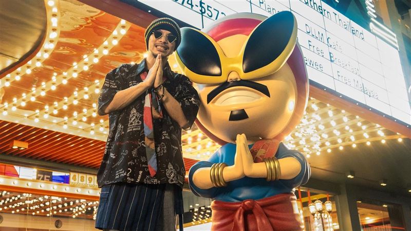 黃明志保釋延長明年1月!本人現身警局 謎樣「光頭自拍」惹關注