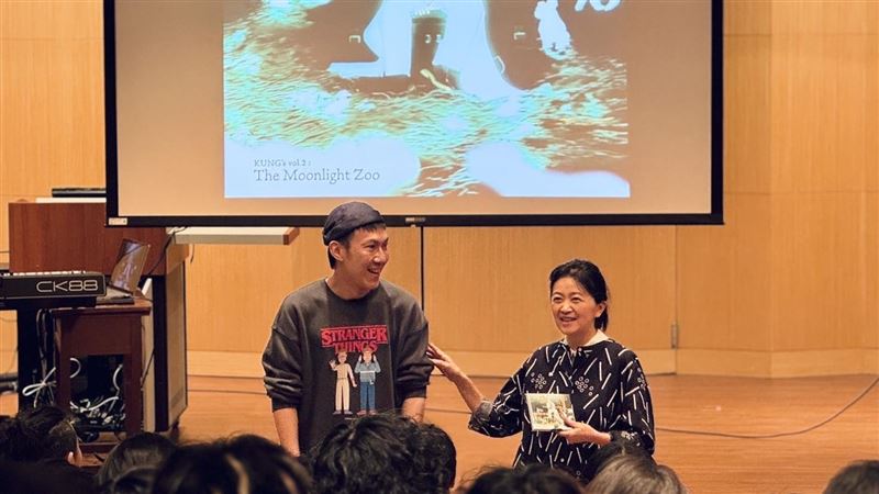 大學講師竟是他…全班暴動！超大咖天團成員驚喜現身　學生一句話尷尬了