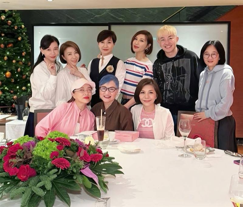 平均年齡超過60歲...利菁聚會合照「驚見6天后同框」震撼網：都好漂亮