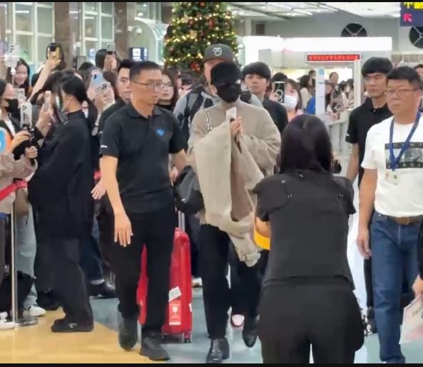 直擊／大咖日星壓軸抵達高雄AAA！機場粉絲驚見嚇喊：是佐藤健