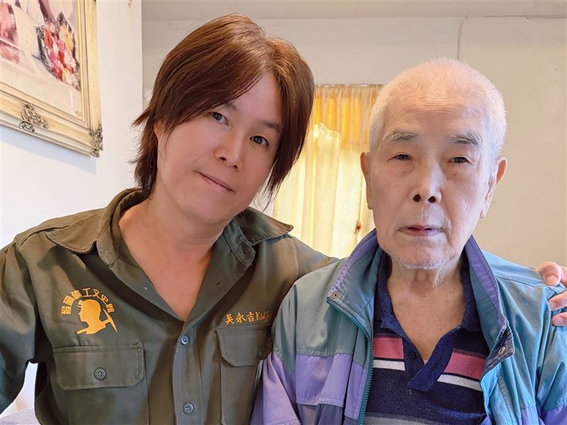 90歲礦工父親太苦!金曲男星昔「躲棉被偷哭」一把吉他扭轉人生