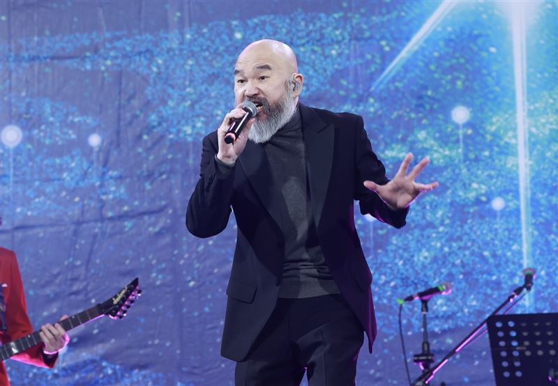 辛龍復出引關注!失去劉真後真的走出來了嗎?媒體人一句話點破