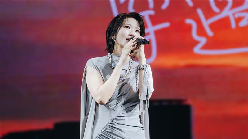 蔡淳佳47歲模樣驚人!消失17年再度露面開唱 結婚16年分享低調夫妻生活