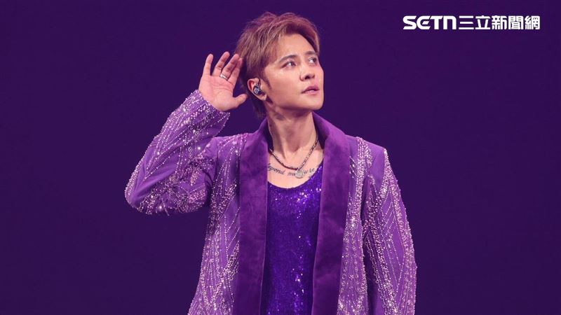 羅志祥唱到一半出意外!緊急鞠躬道歉了 沒走到預定位置錯過升降台