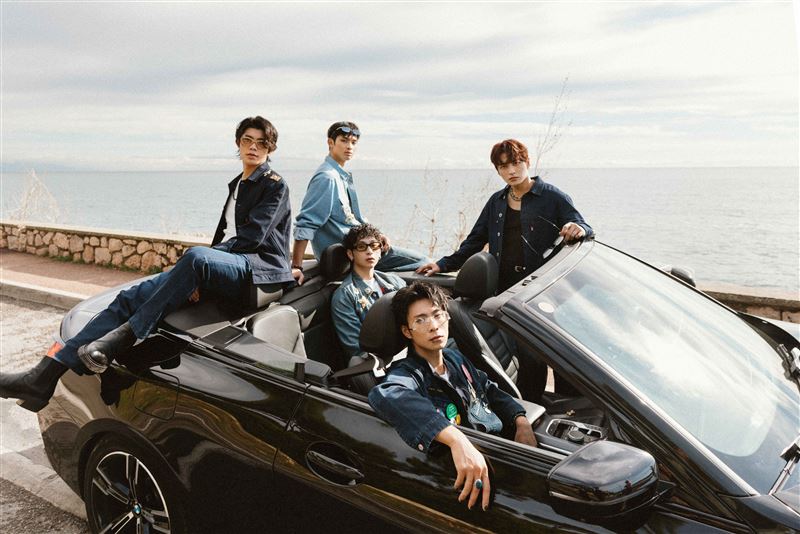 連晨翔內鬥邱宇辰！FEniX爽飛南法度假　驚見「全裸日光浴」尷尬反應曝