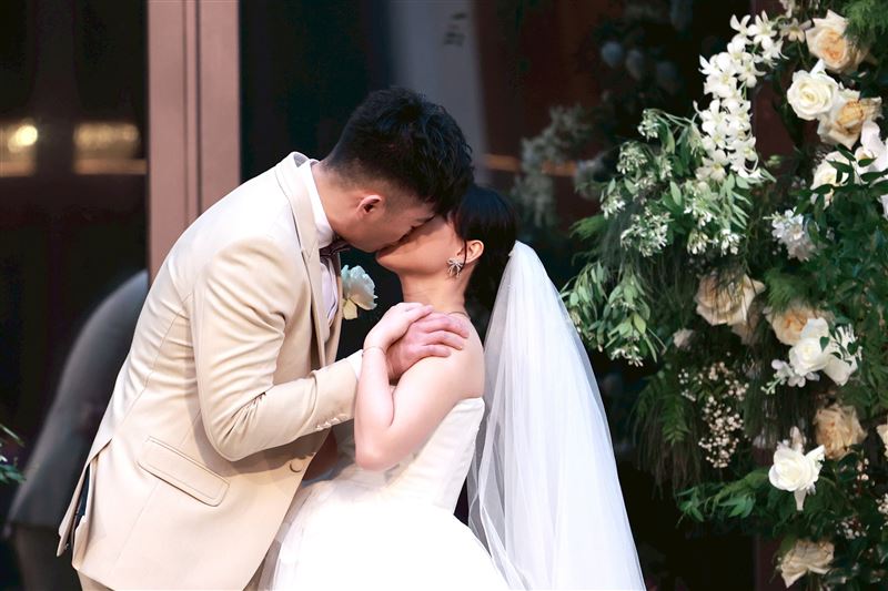 王齊麟娶陳詩媛再爆驚喜　腹中胎兒性別曝光！婚禮歌手全是大咖