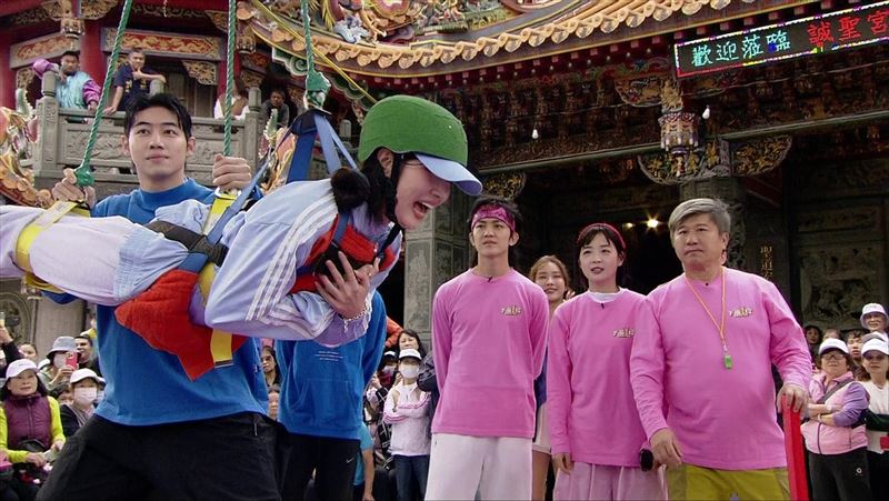 南珉貞突「雙手抱胸」被吊起來　慘叫畫面曝光！急吐6字哀求