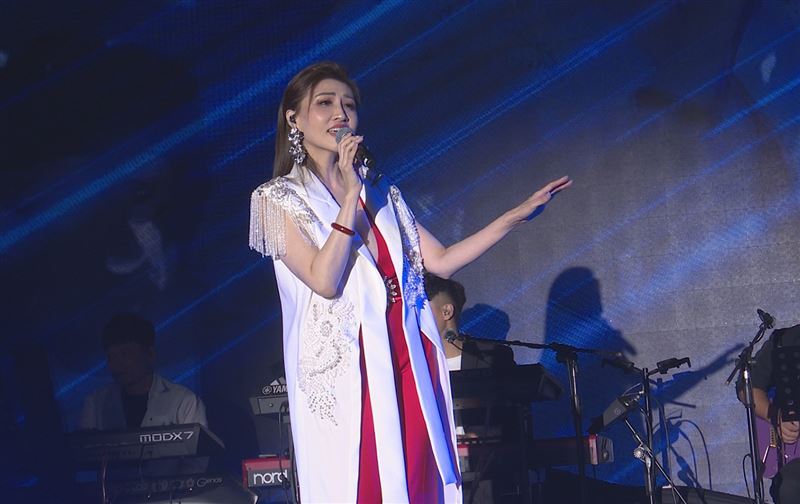 白冰冰現身力挺！51歲美魔女生日席開80桌　「紀念癌逝母親」超催淚