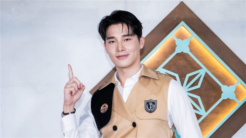 宋偉恩遭印度男神Arjan笑「個高膽子小」！尖叫聲穿透房屋被本本聽見