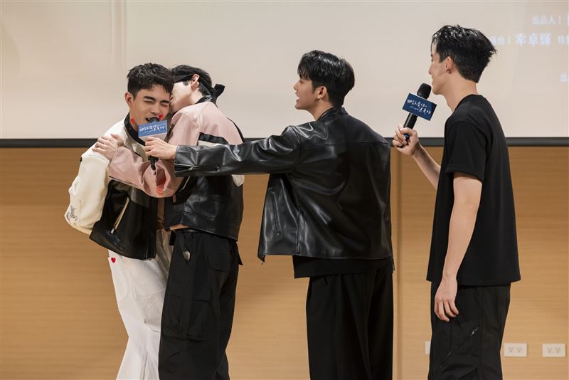 夏和熙宣布脫單！羞喊「先上車才試車」 楊翹碩曝Motel滾床趣事