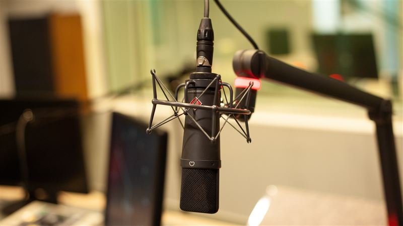 中國網紅直播「桌上驚見愛滋藥物」曬陰性報告反遭抓包P圖造假