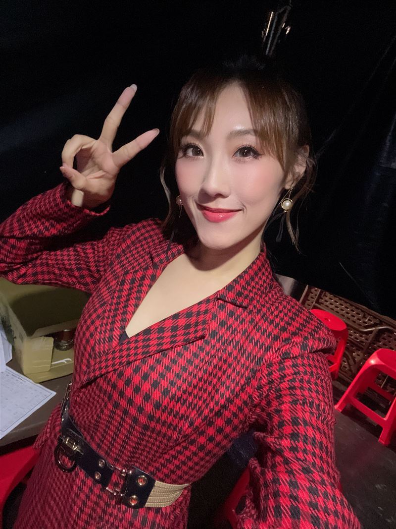 謝金晶高齡嬤深夜掛急診！突高燒「發抖無力險昏厥」最新病況曝光