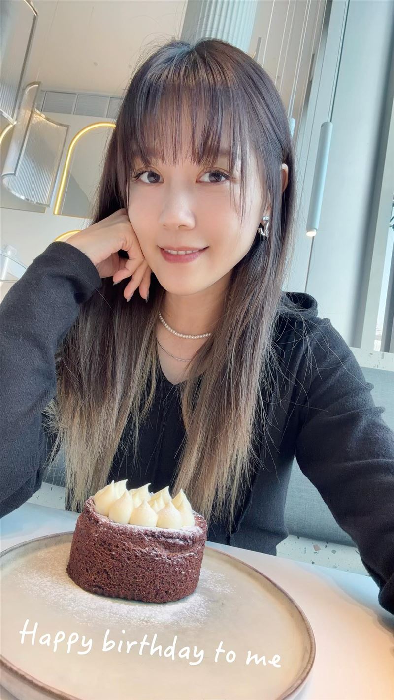 嚴立婷一出房門秒傻眼！老公兒子私照全曝光　網驚喊：有其父必有其子