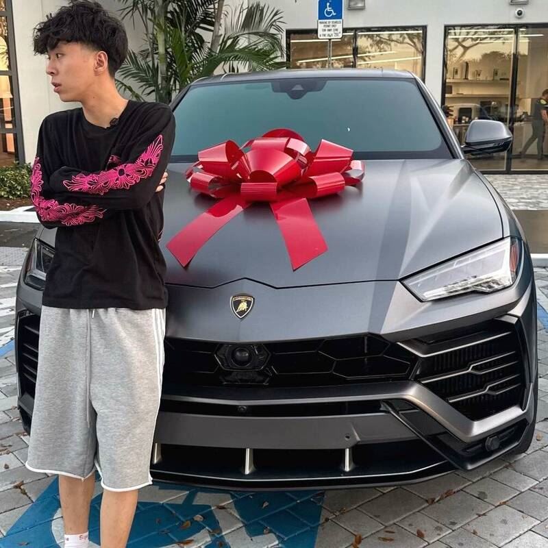 「最強高中生」Ray太狂！千萬現金付清買藍寶堅尼　交車過程全曝光