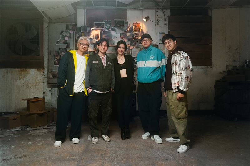 樂團成員慘遭凌虐！囚禁審訊「殘酷畫面流出」生活無法自理崩潰了