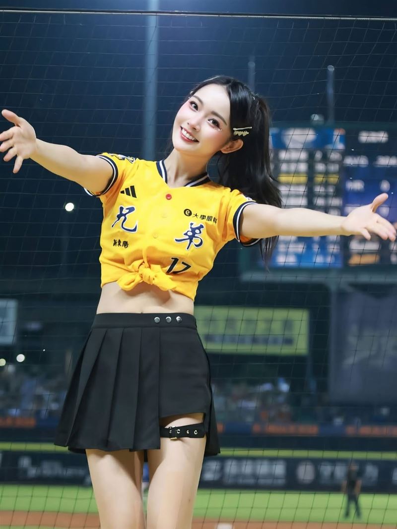 啦啦隊女孩搭小黃遇驚魂！詭異司機碎念「埋骨法術」想下車還反鎖門