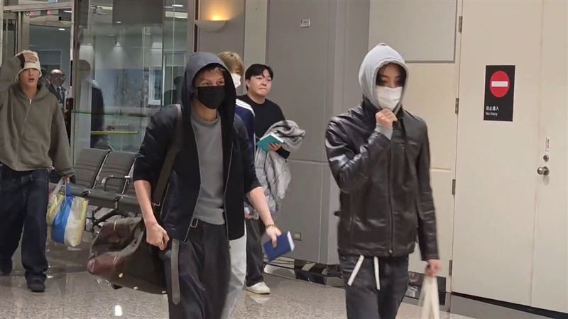男團CORTIS來了！8組韓團晚間專機抵台　桃機現場湧入大批粉絲守候