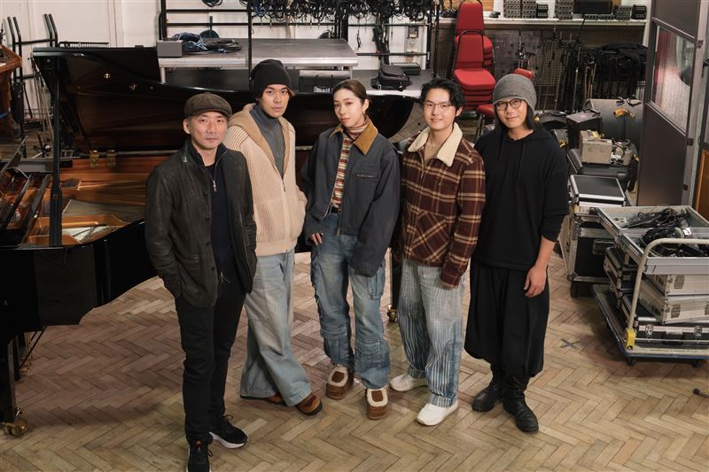 百萬YTR罹患重病！「全身纏繃帶」坐輪椅現身　告五人不忍出手了