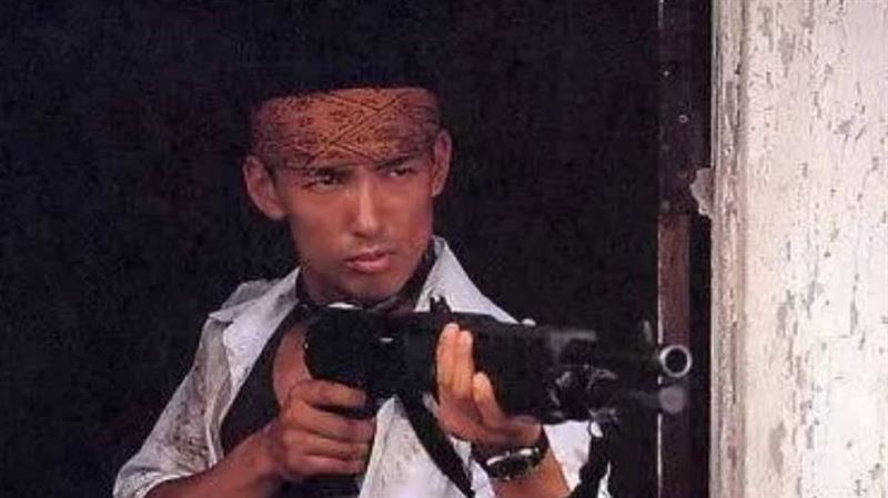 《大逃殺》男星轉戰政壇還創黨　突辭去參議員職！認了抗癌中