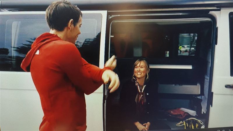 陪大師戰101！霍諾德開爬前「甜聊放閃」妻曝「唯一任務」：我必須穩定