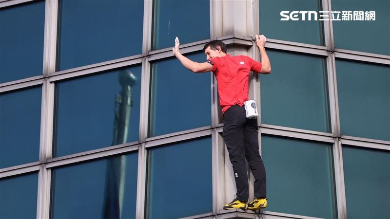 霍諾德徒手攀101引議！高大成逆風不挺　拿「2事舉例」轟：亂搞一場