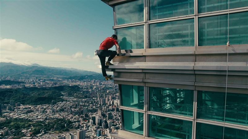 霍諾德征服台北101！1570萬入袋　網見他穿「破洞衣」離台：非常節儉