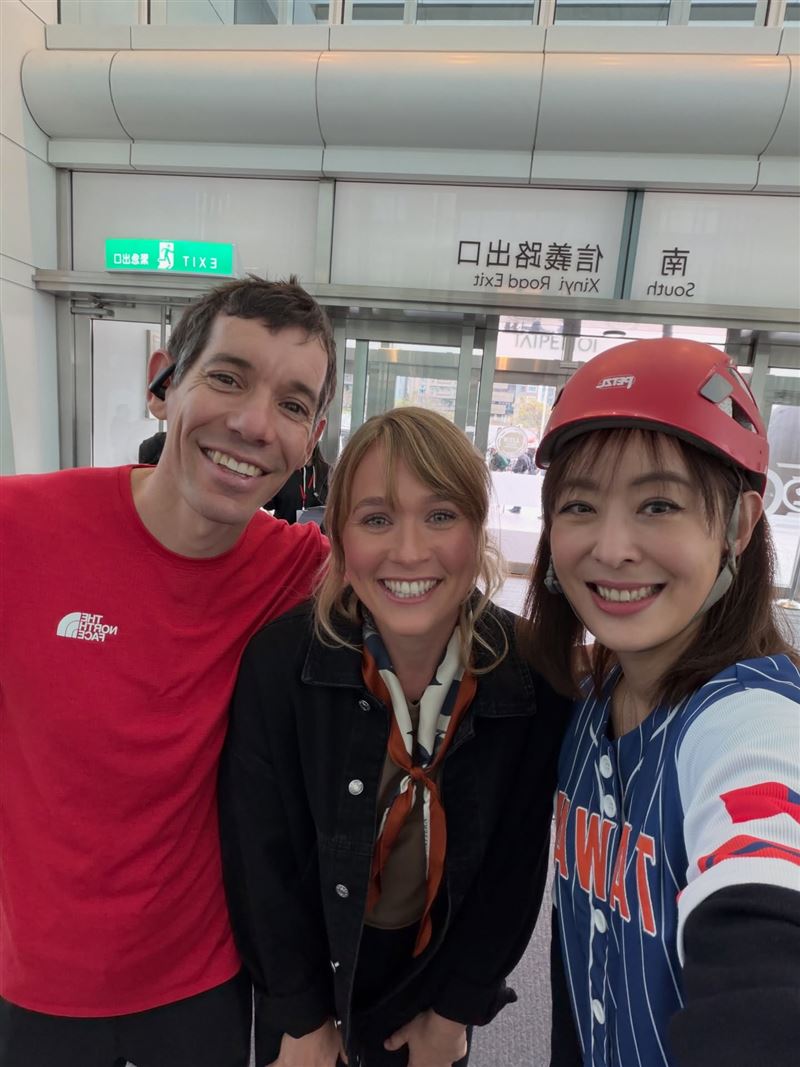 賈永婕喊「就算要滾蛋也要拚」!湧一排藍勾勾力挺:真正的領導者