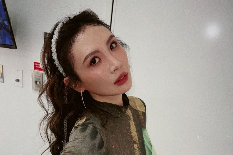 女星「知三當三」認愛小21歲男模!正牌女友看一次痛一次