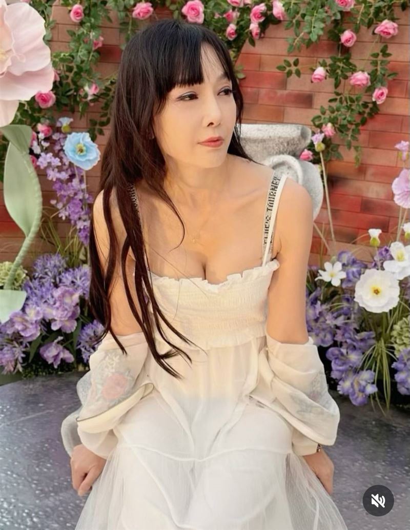 59歲美魔女甫自中國返台　病倒突吐出血絲！醫治現況曝光：很嚴重