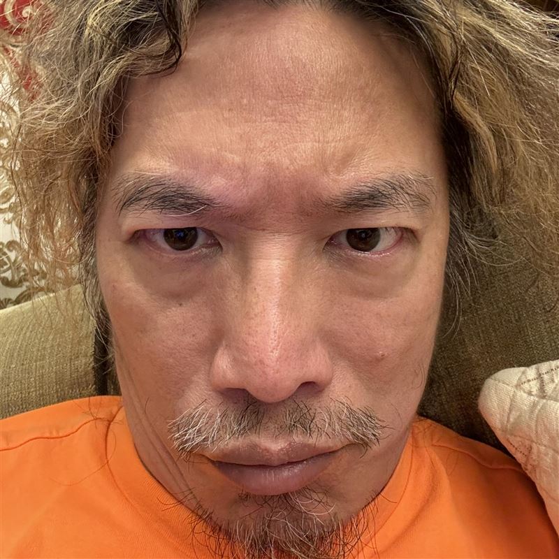 過年彩券行全爆滿！台語歌王酸台灣人「貪財可悲」　台彩主持人一句KO